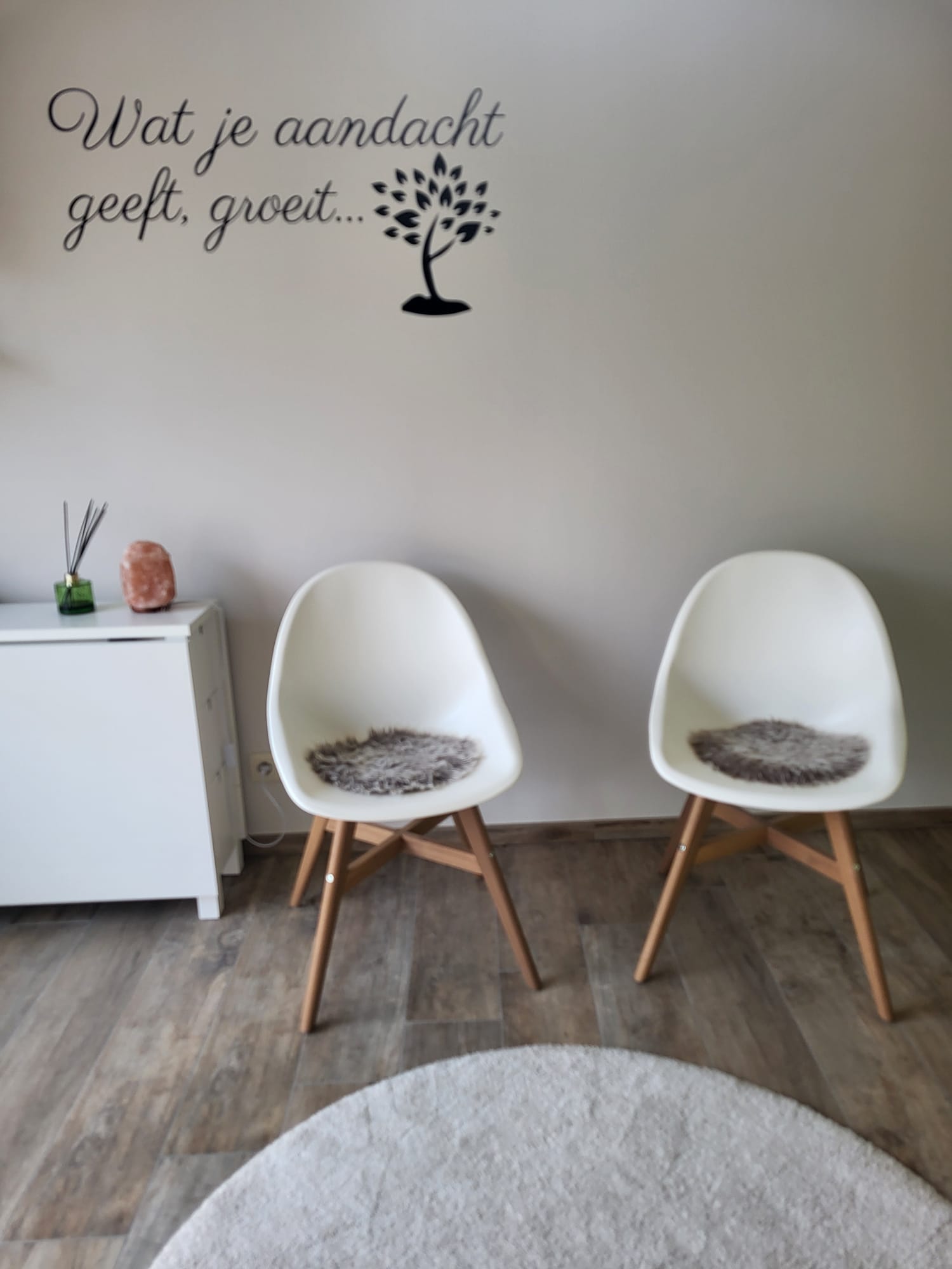 Praktijkruimte met twee stoelen